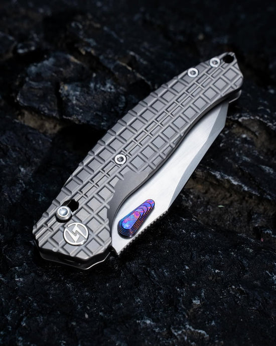 Olitans T052-LS - 3.54" M390 Blade, Titanium Handle & Timascus