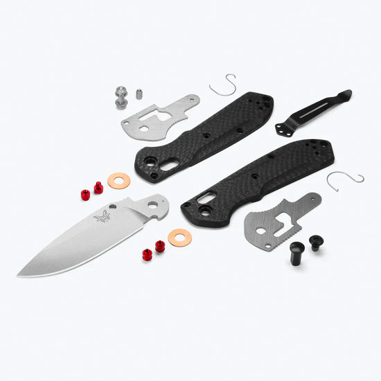 Benchmade Mini Freek 565-1 - S90V Satin Blade, Carbon Fibre Handles