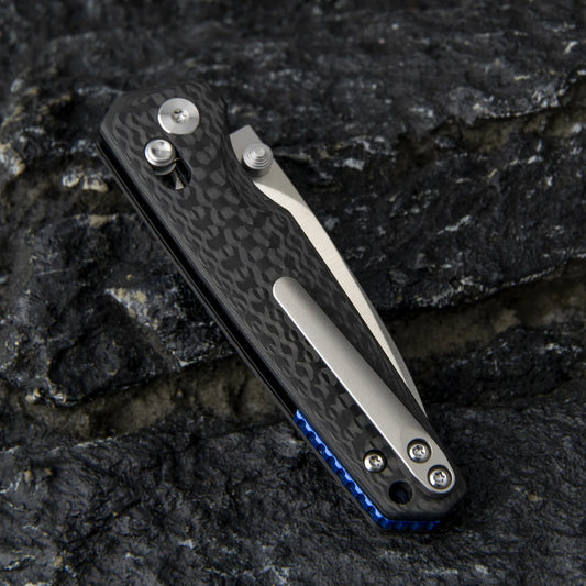 Olitans C045-S - 2.6" M390 Satin Blade, Carbon Fibre Handle