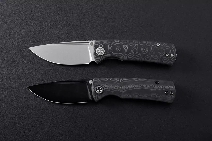 Petrified Fish Mini Beluga PFP01XCP - 2.99" 14C28N Bead Blasted Blade, Carbon Fibre Handle