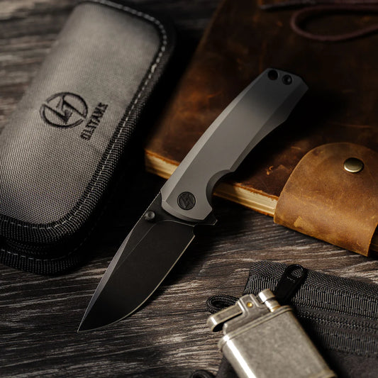 Olitans Bomber T065 - 2.95" M390 Black Stonewashed Blade, Grey Titanium Handle