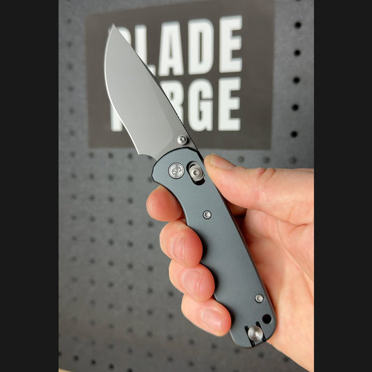 Minimalist Office-Friendly Pocket Knives: A Buyer's Guide