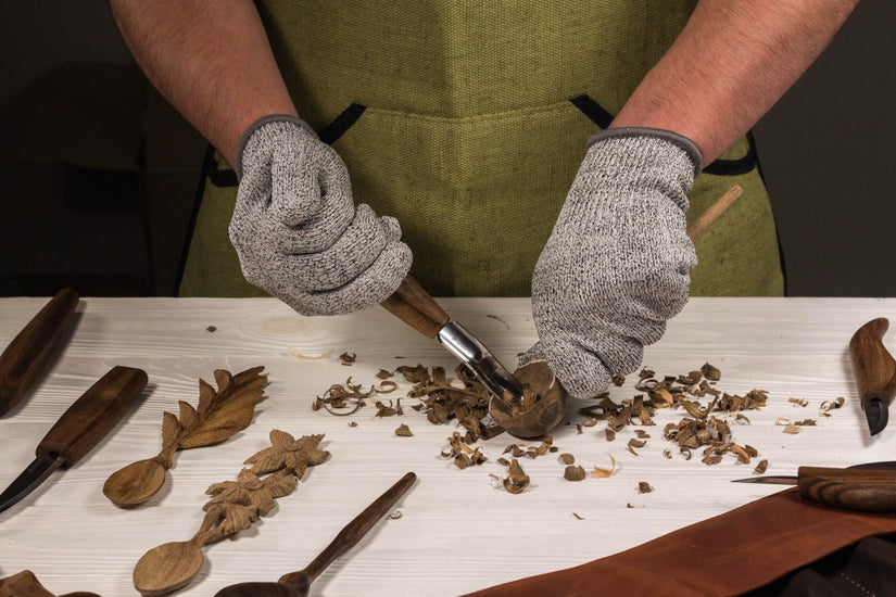 BeaverCraft S18X - Deluxe Wood Carving Set with Walnut Handles