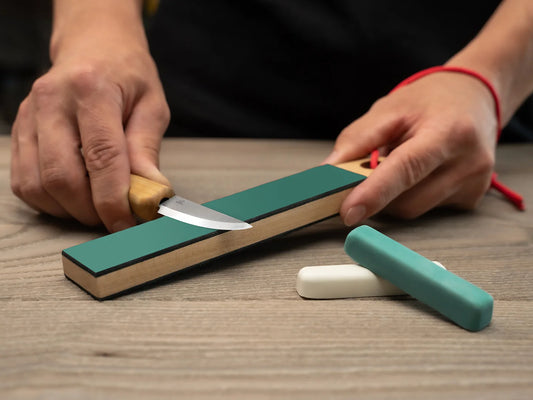 BeaverCraft LS9P2 - Pocket Dual-Sided Leather Paddle Strop & 2 Polishing Compounds