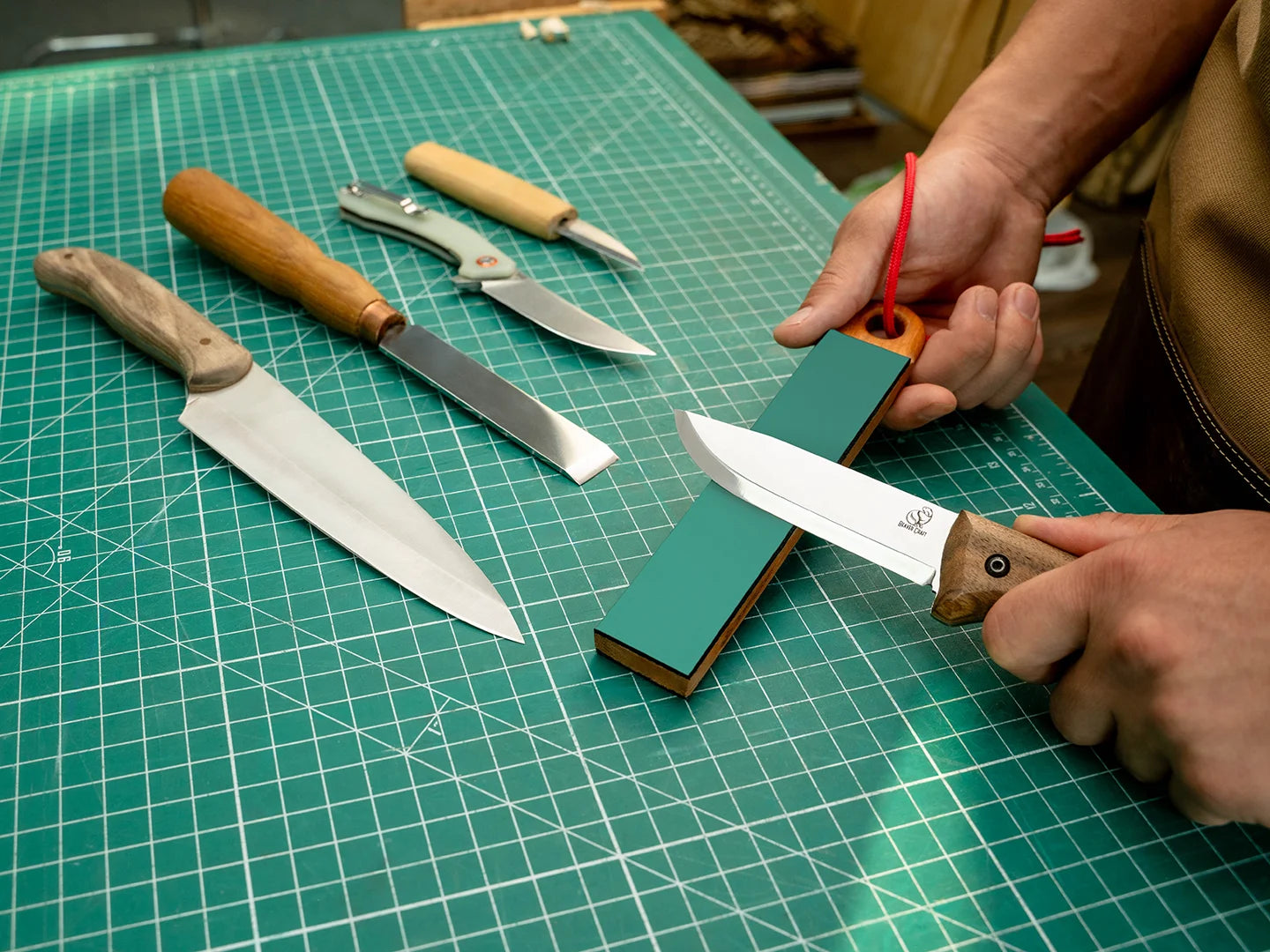 BeaverCraft LS9P2 - Pocket Dual-Sided Leather Paddle Strop & 2 Polishing Compounds