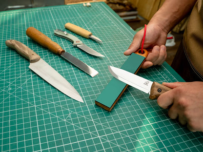 BeaverCraft LS9P2 - Pocket Dual-Sided Leather Paddle Strop & 2 Polishing Compounds