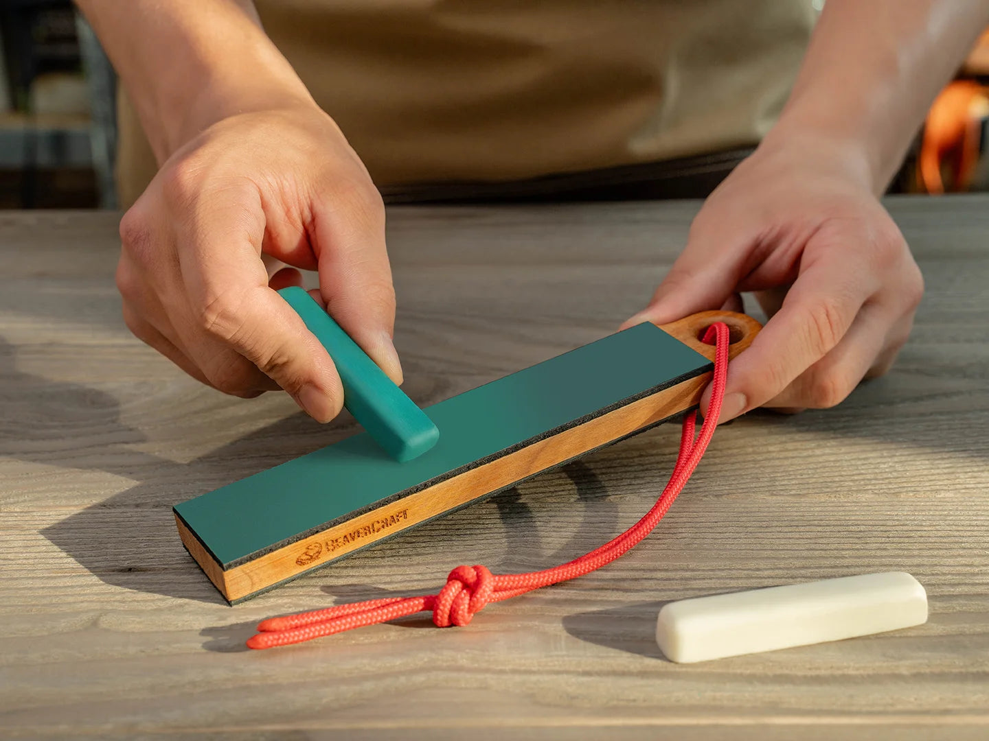 BeaverCraft LS9P2 - Pocket Dual-Sided Leather Paddle Strop & 2 Polishing Compounds