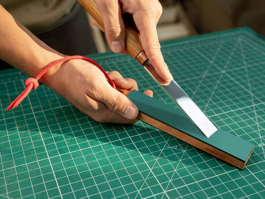 BeaverCraft LS9P2 - Pocket Dual-Sided Leather Paddle Strop & 2 Polishing Compounds