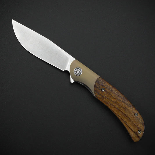 Petrified Fish Hourglass PFP09SAWO - 3.54" K110 Satin Blade, Titanium & Sandalwood Handle