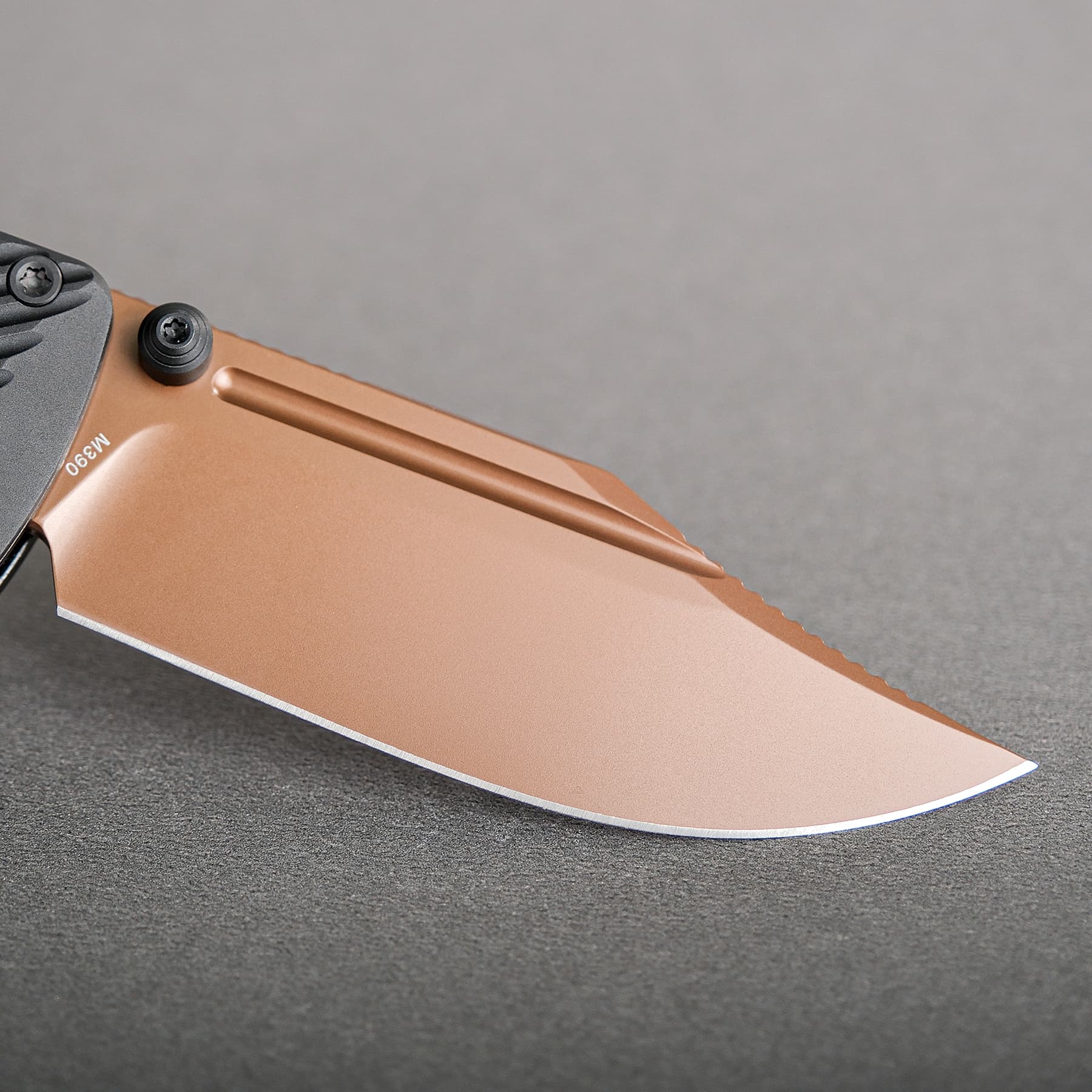 Vosteed Vombat A4106 - 2.92" M390 Copper Dune Bowie Blade, Black Aluminium Handle