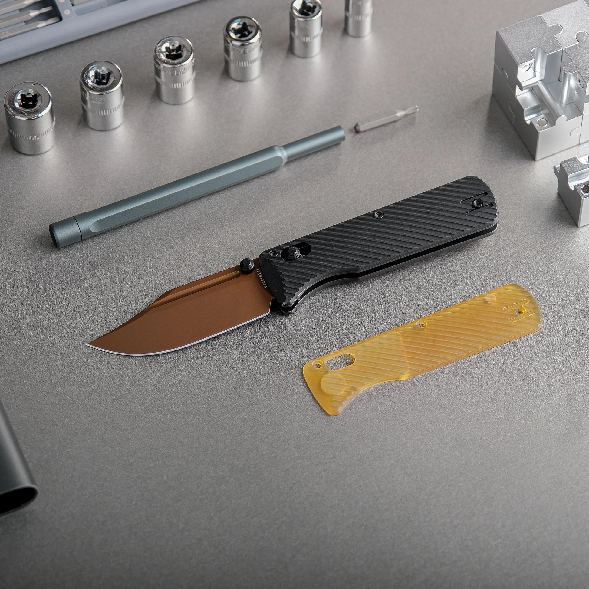 Vosteed Vombat A4106 - 2.92" M390 Copper Dune Bowie Blade, Black Aluminium Handle