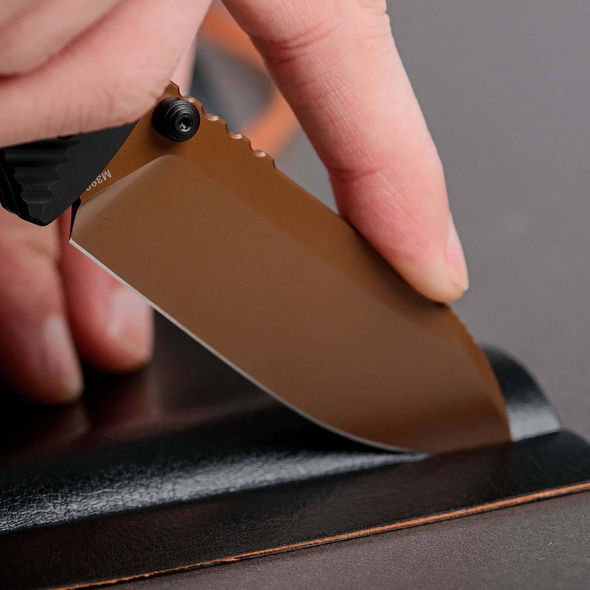 Vosteed Vombat A4107 - 2.92" M390 Copper Dune Drop Point Blade, Black Aluminium Handle