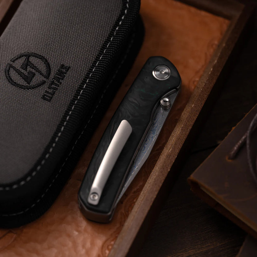 Olitans Gecko M070 - 3.07" Damascus Blade, Green Carbon Fibre Handle