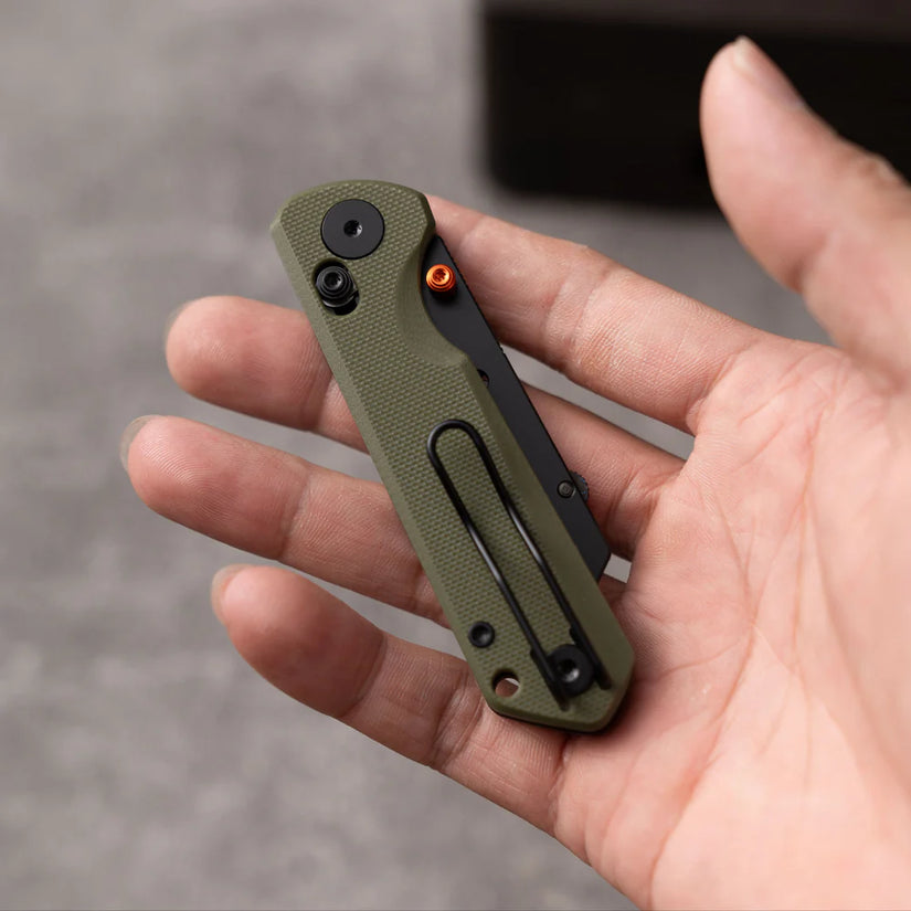 Olitans Adélie Penguins G076 - 2.68" Black Utility Blade, Green G10 Handle