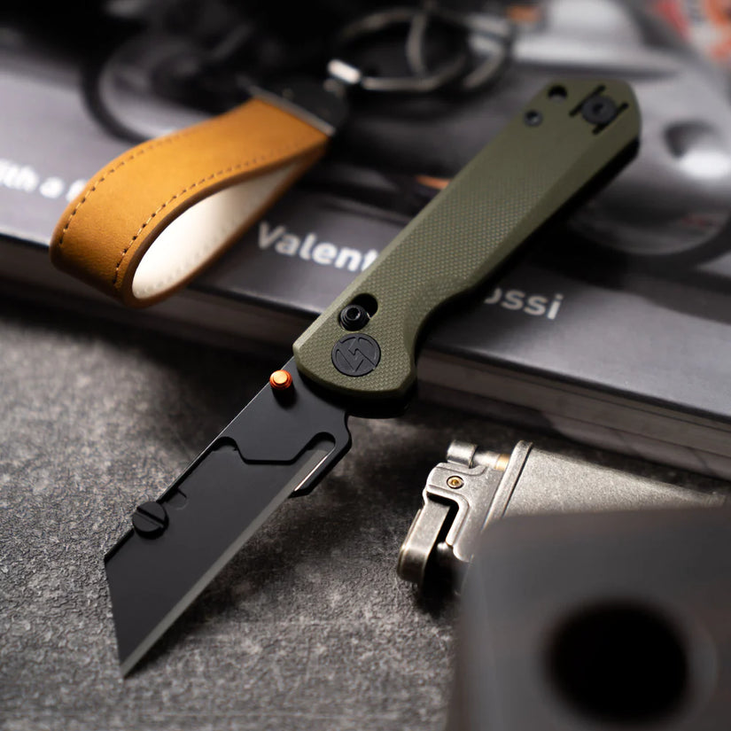 Olitans Adélie Penguins G076 - 2.68" Black Utility Blade, Green G10 Handle