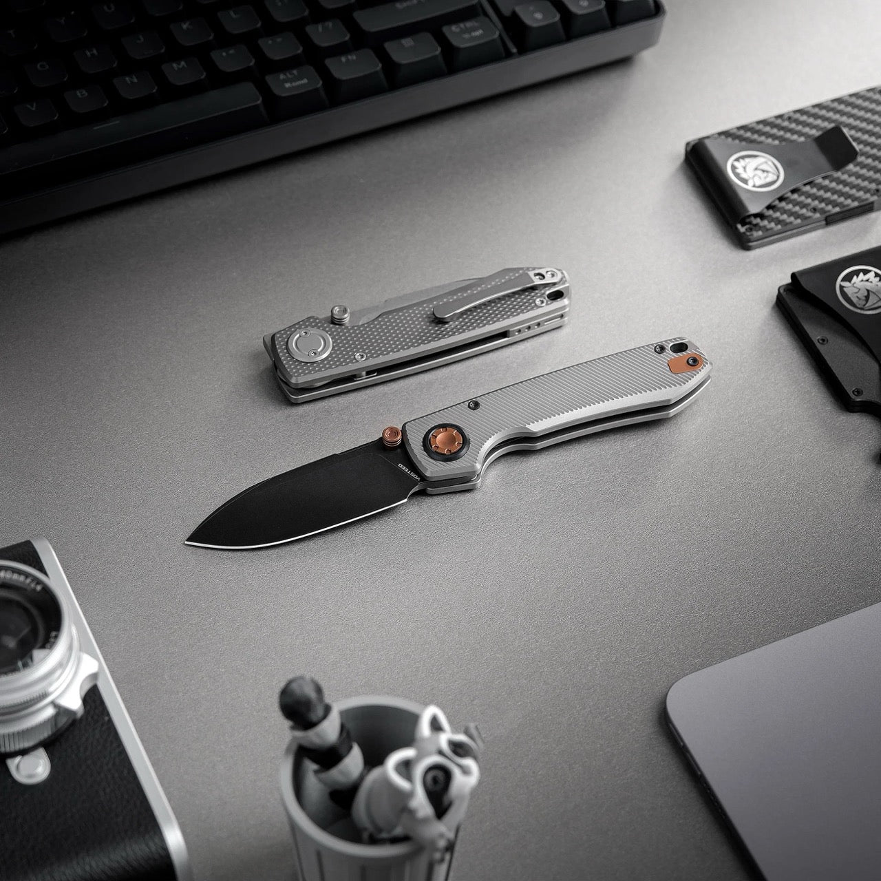Vosteed Raccoon V Vanchor Lock A4004 - 3.22" M390 Black Stonewash Blade, Titanium Handle